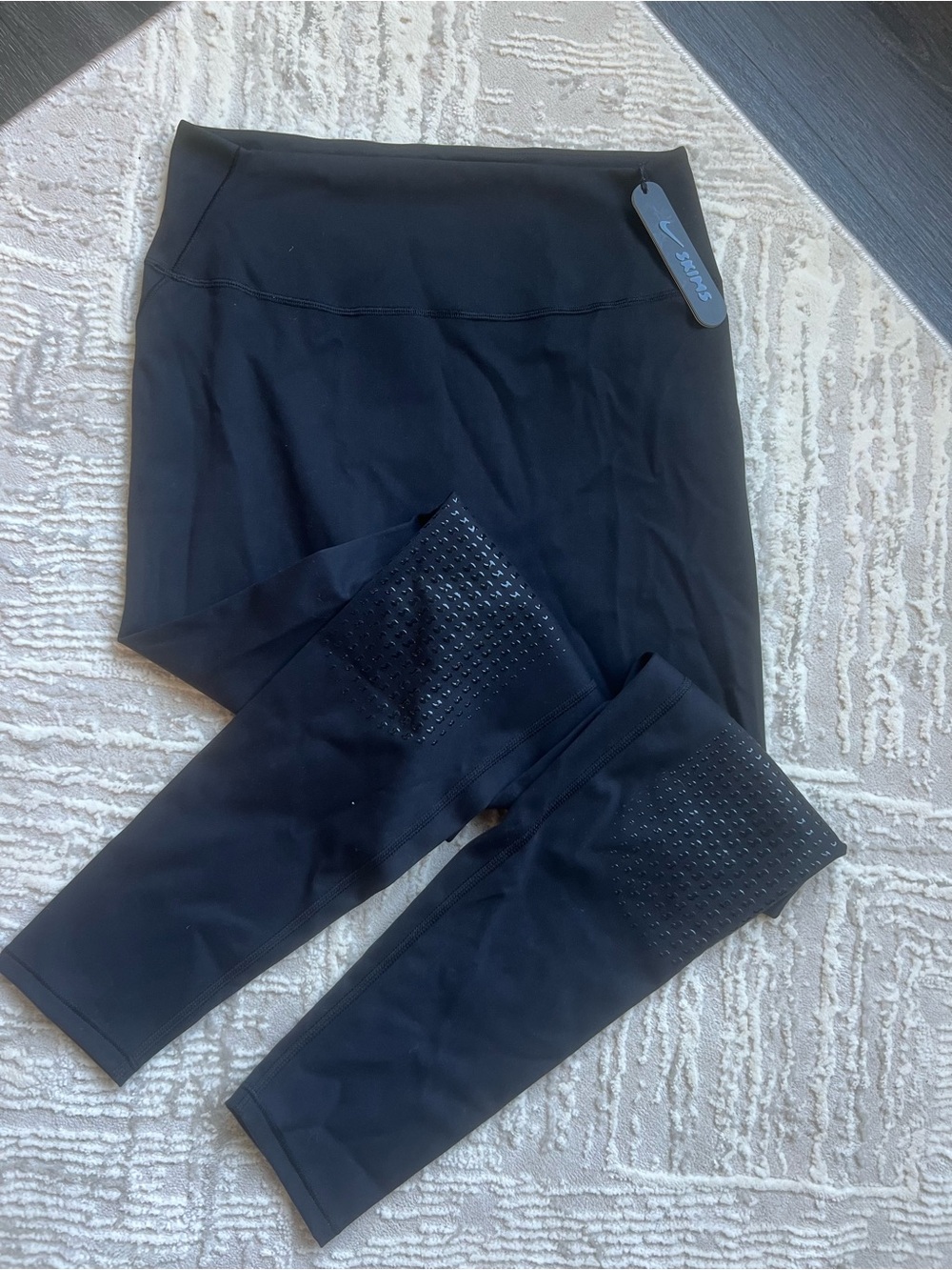 Nike Skims Knee Grip Leggings